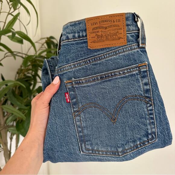 Levi’s Premium Capital E Wedgie Jeans - Picture 9 of 12